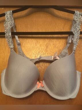 Victoria's Secret Light Gray Padded Bra with Pink Bow